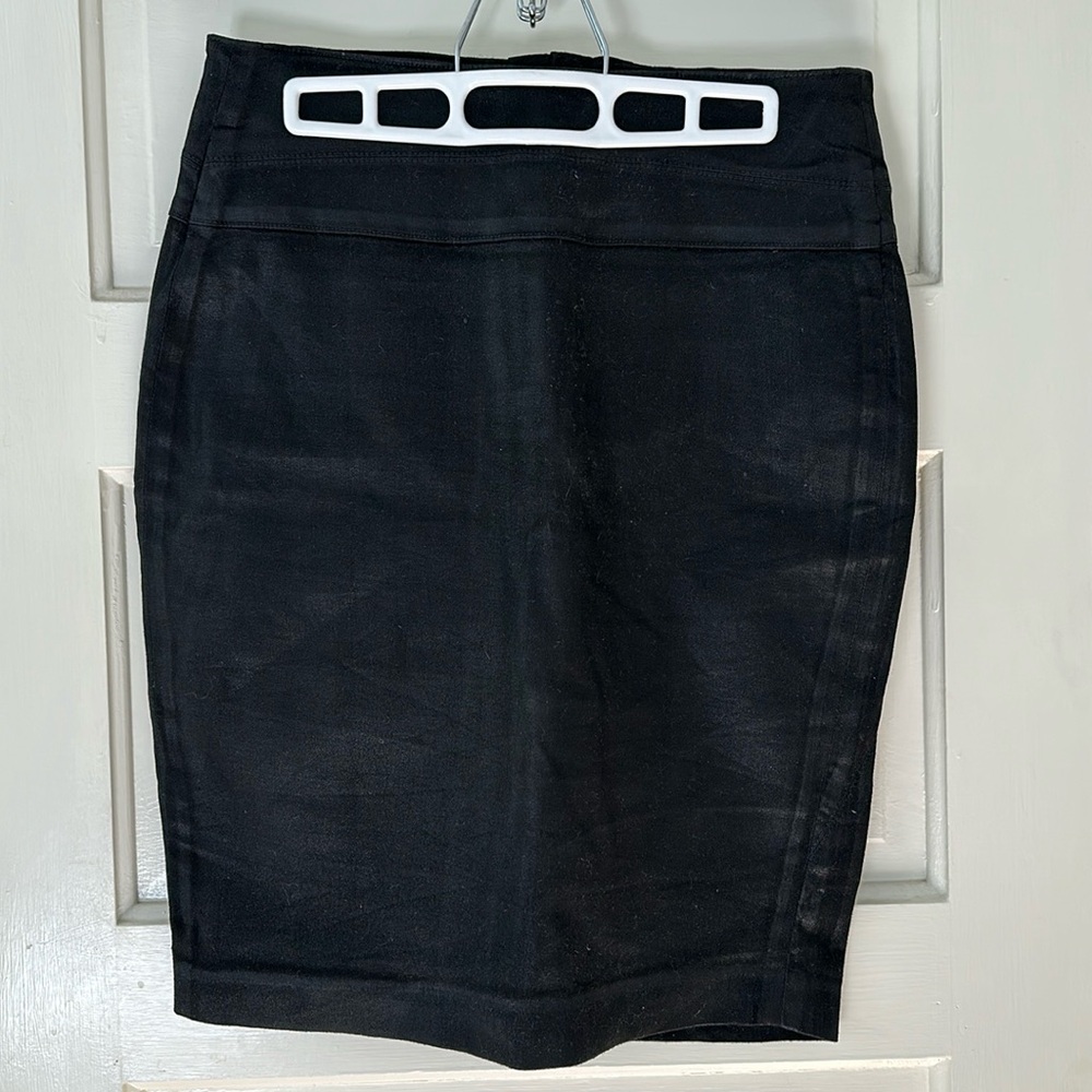 Black Pencil Skirt - L
